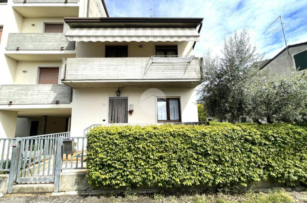 Villa a Schiera in vendita a Verona via delle Corde, 11