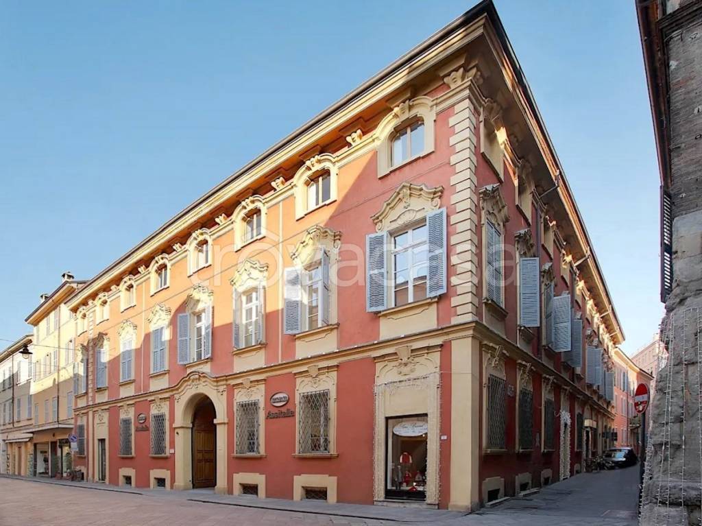 Appartamento in vendita a Reggio nell'Emilia via Emilia Santo Stefano, 5