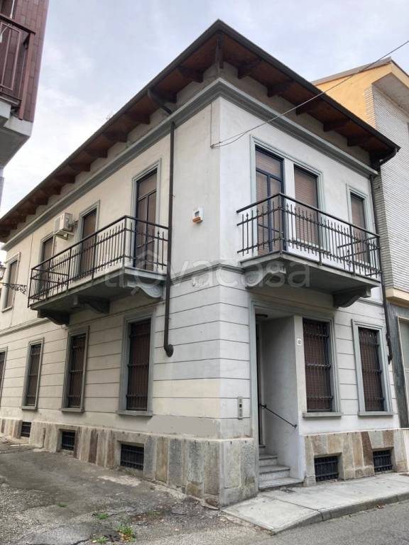 Casa Indipendente in vendita a Casale Monferrato via Goito