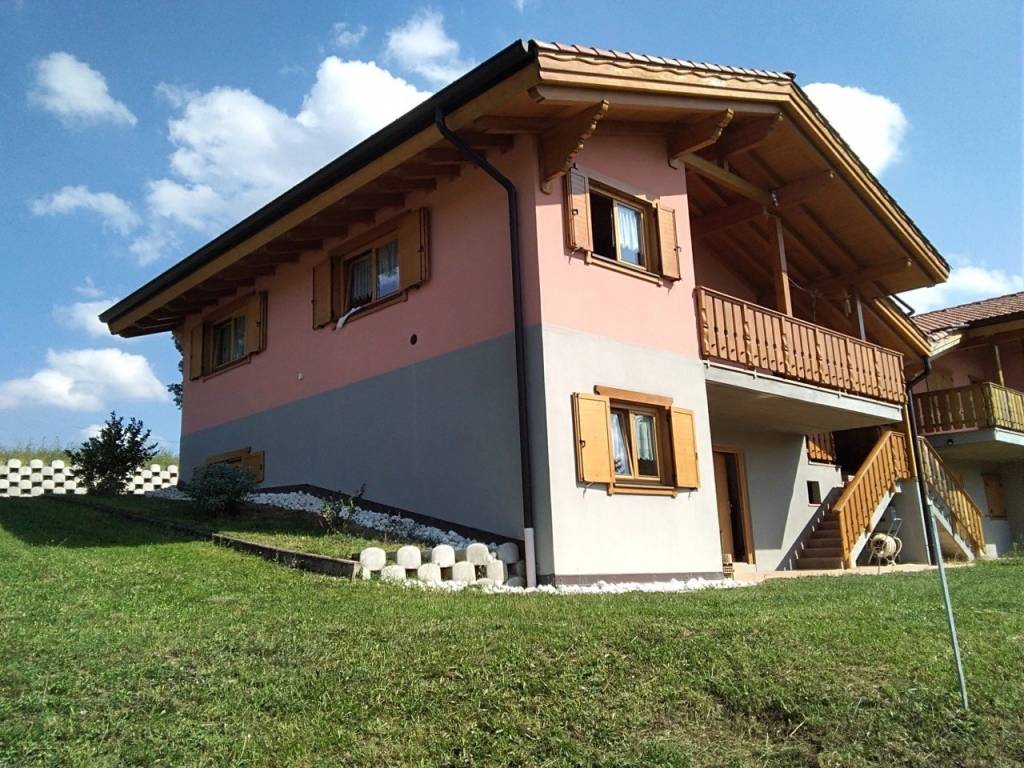 Villa in vendita a Castelnovo ne' Monti via Bora del Musso