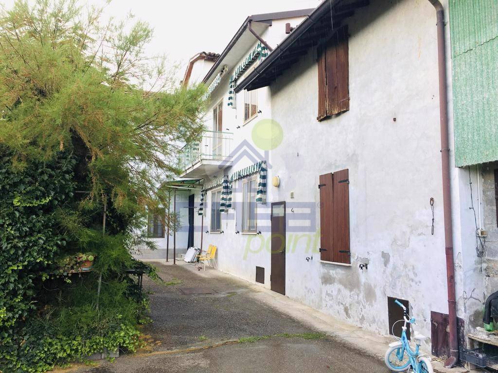 Casa Indipendente in vendita a Isola Dovarese via Cairoli 23