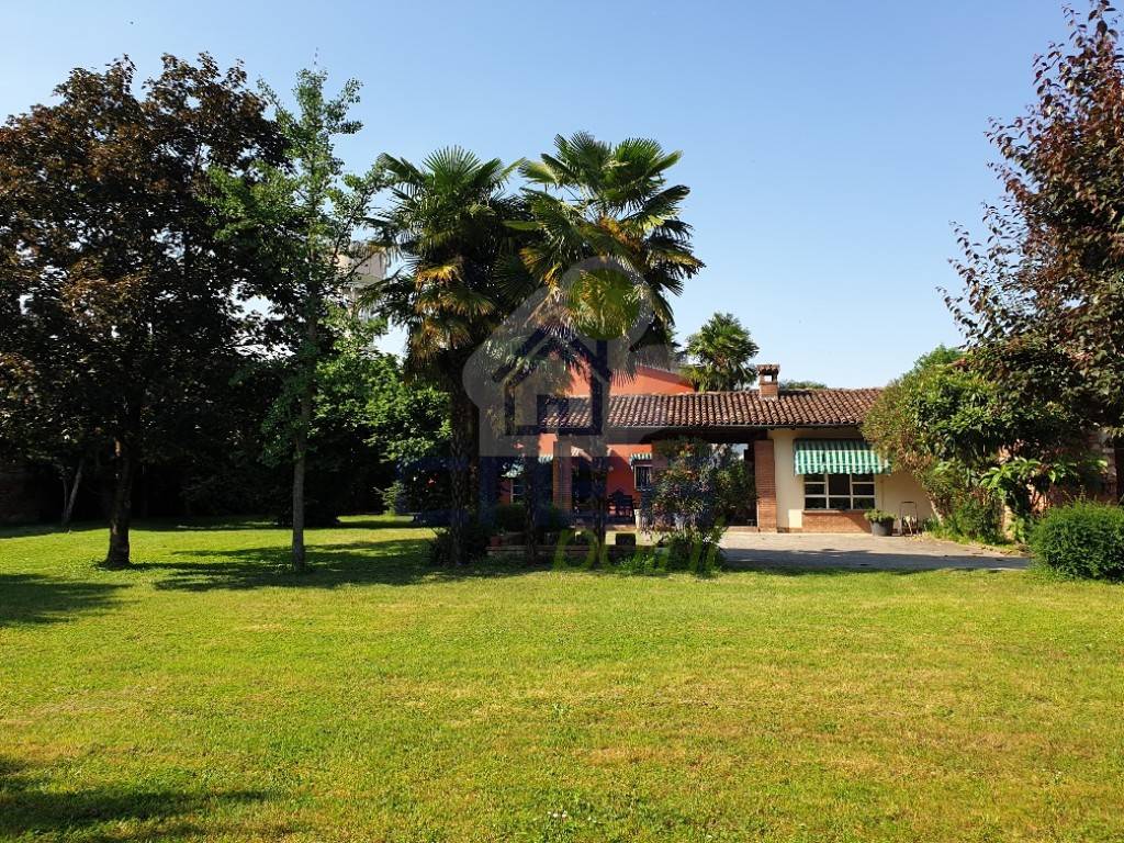 Villa in vendita a Robecco d'Oglio via sguazzi