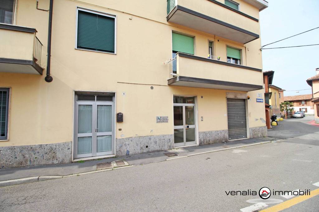 Appartamento in vendita a Lacchiarella via Piave, 6