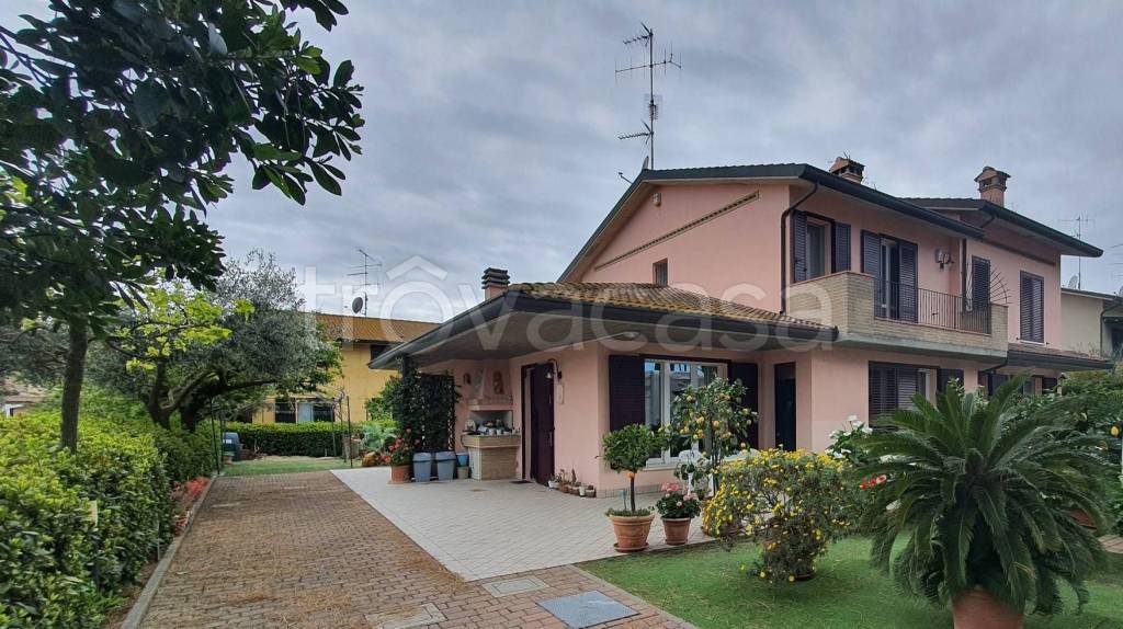 Villa in vendita a Ravenna viale Rembrandt, 33