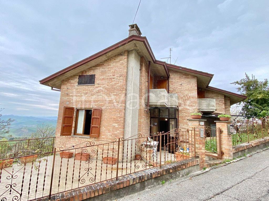 Villa in vendita a Montecalvo in Foglia