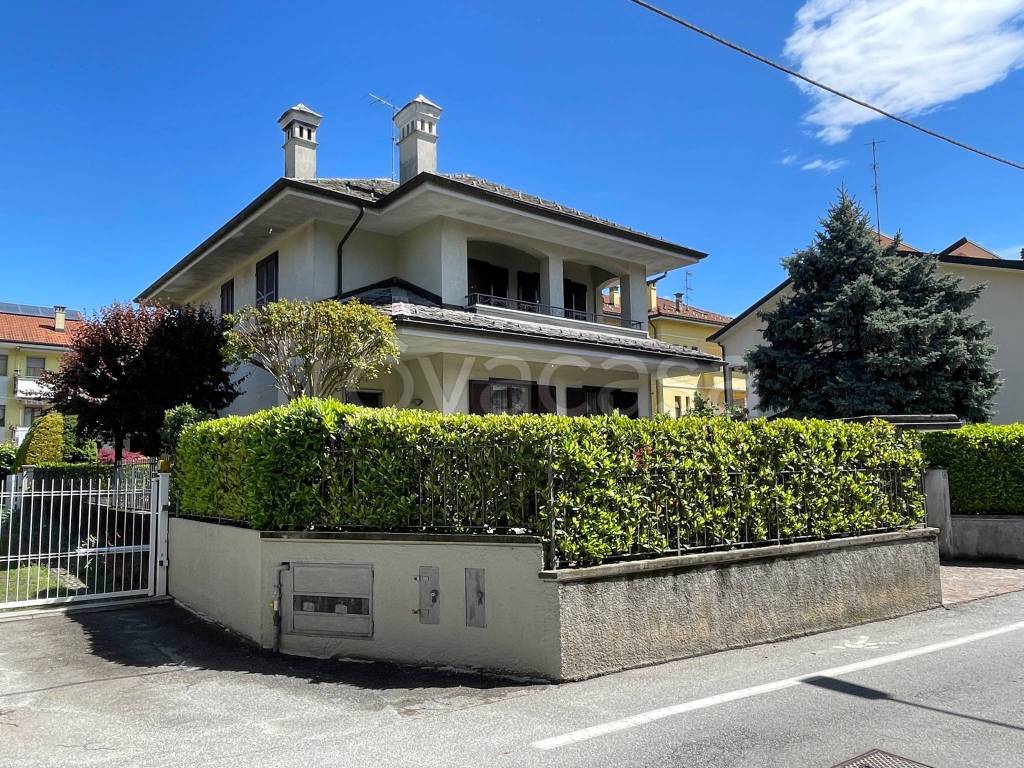 Villa in vendita a Domodossola via Cesare Battisti, 4a