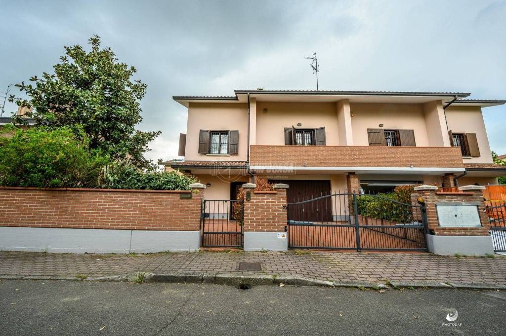Villa Bifamiliare in vendita a Reggio nell'Emilia via Camillo Procaccini