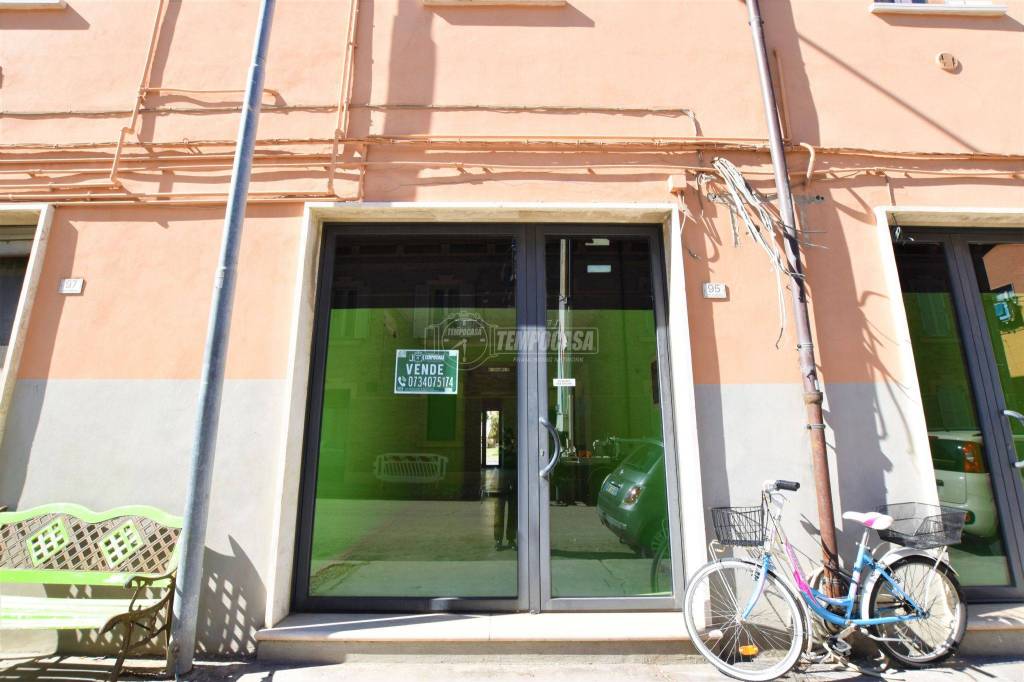 Negozio in vendita a Porto San Giorgio via Giordano Bruno 95