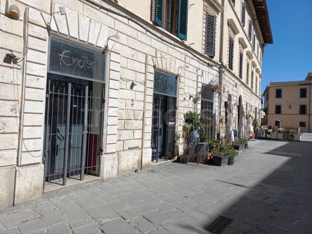 Negozio in affitto a Grosseto via Giuseppe Garibaldi