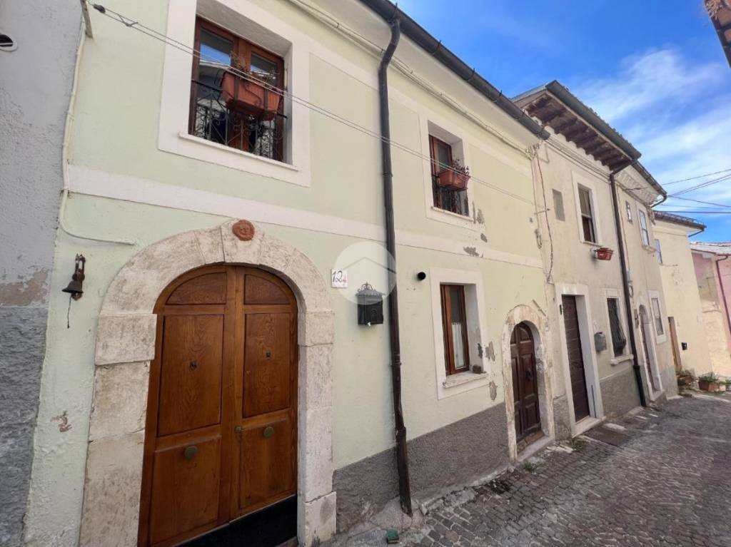 Casa Indipendente in vendita a Rocca di Mezzo via Vincenzo Gabriele, 12