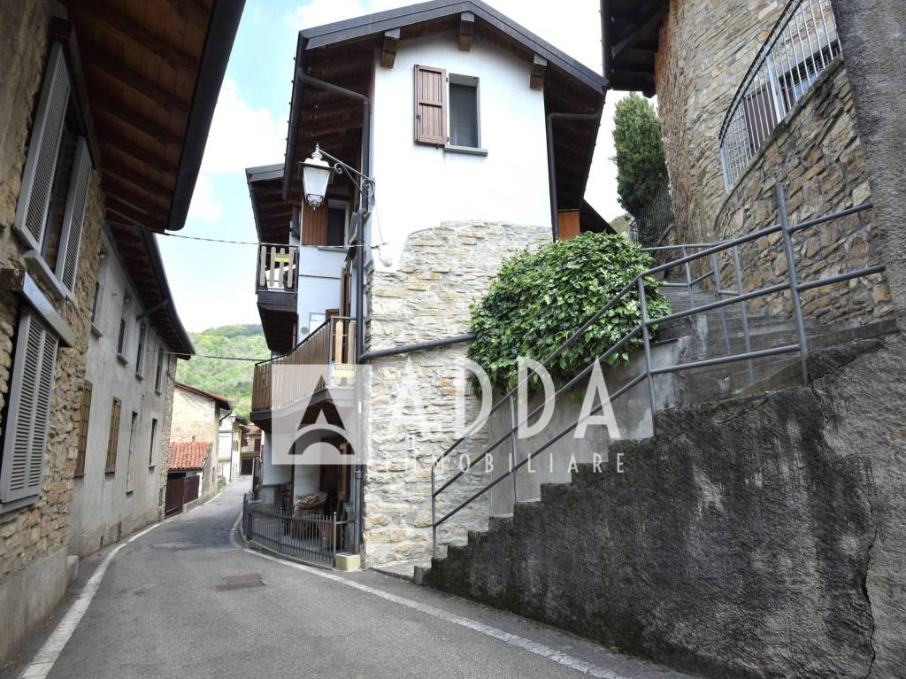 Villa in vendita a Sotto il Monte Giovanni XXIII via Ca' Maitino