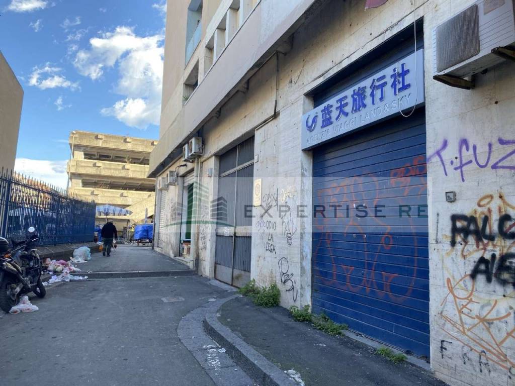 Negozio in vendita a Catania piazza Carlo Alberto 78