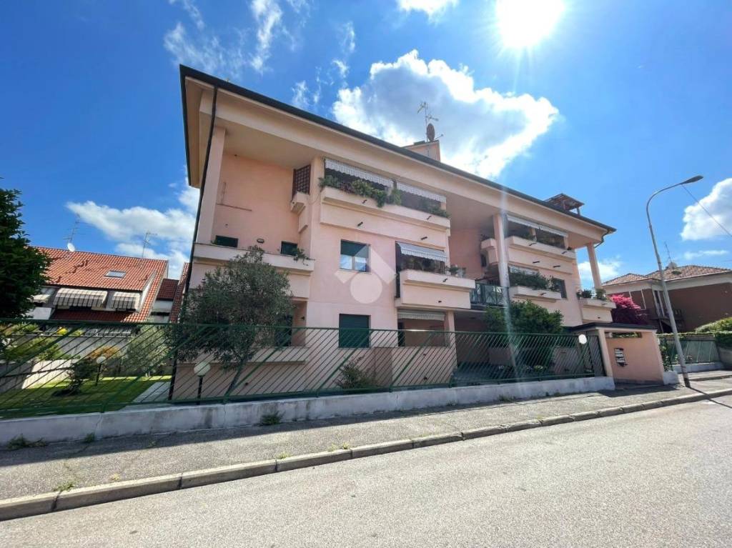 Appartamento in vendita a Legnano via Ortigara, 18