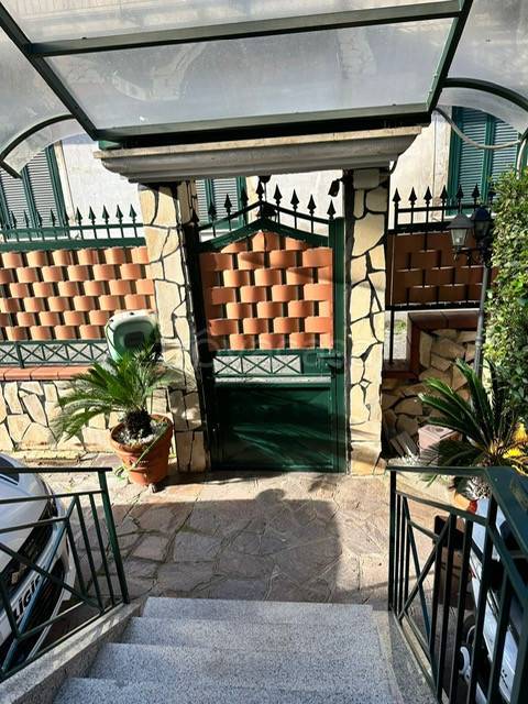 Villa Bifamiliare in vendita a Giugliano in Campania vico Fondola