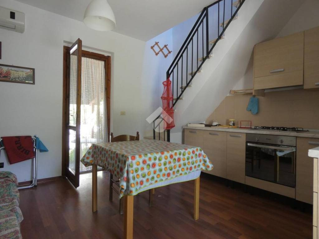 Appartamento in vendita a Roseto Capo Spulico via Delle Mimose, 1