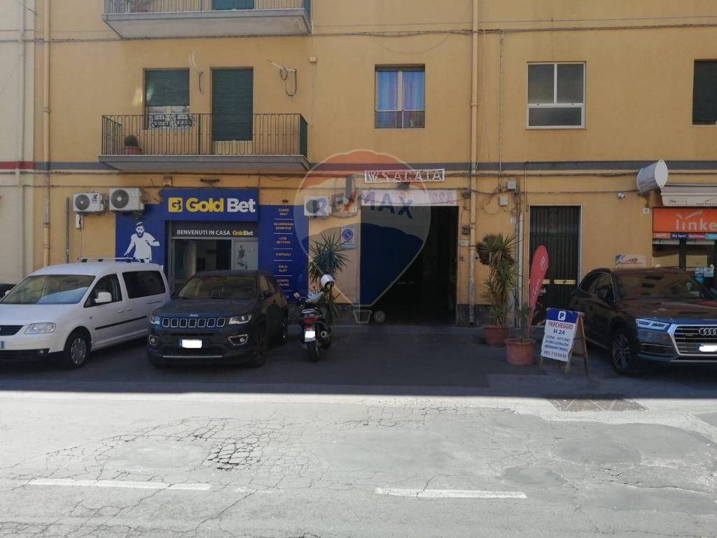 Garage in vendita a Catania via Giovanni Lavaggi, 11