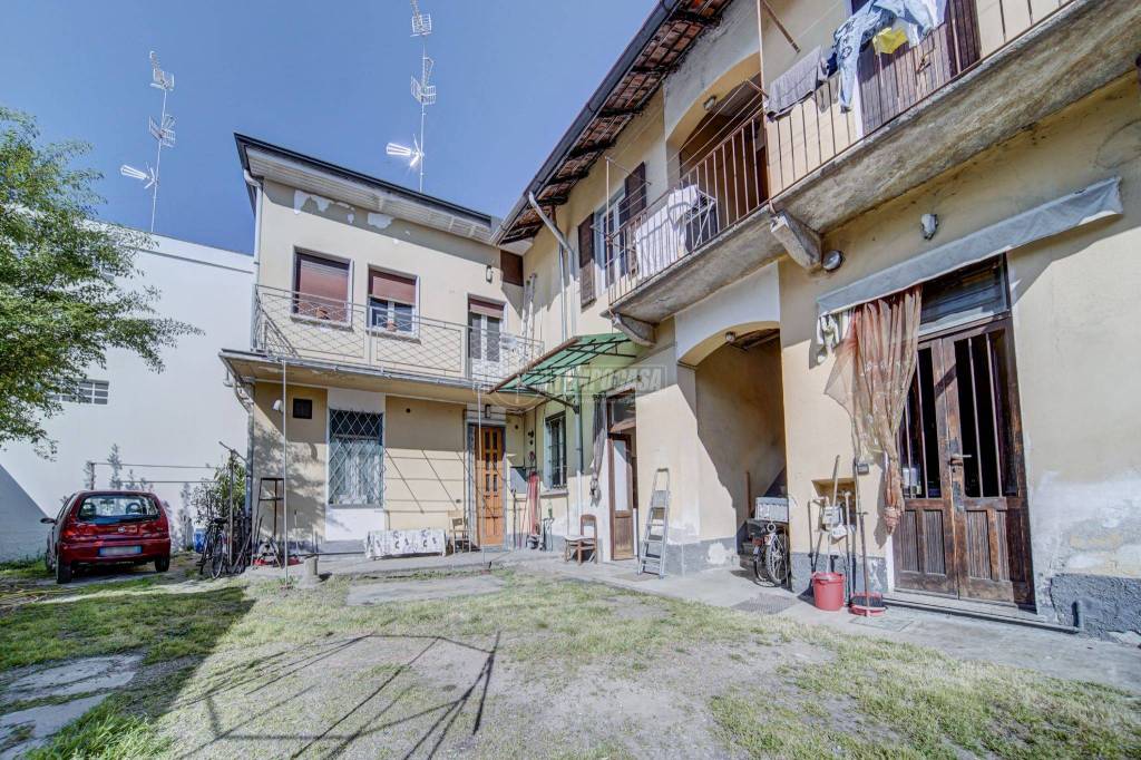 Casa Indipendente in vendita a Castano Primo via Malpaga 9