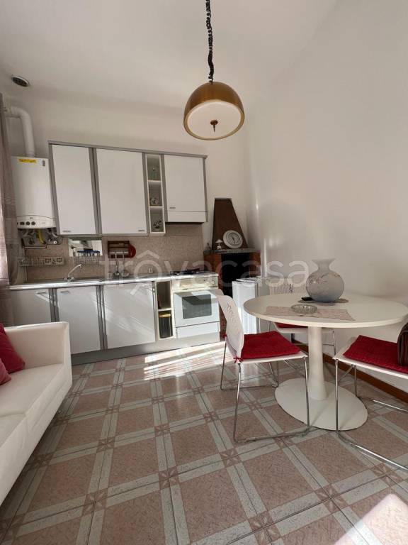 Appartamento in in affitto da privato a Milano via Piombino, 2