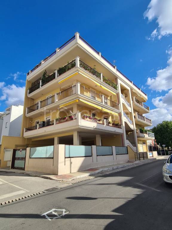Appartamento in vendita a Valenzano via Piave, 1