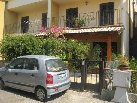 Villa a Schiera in vendita a Crotone via Corsica