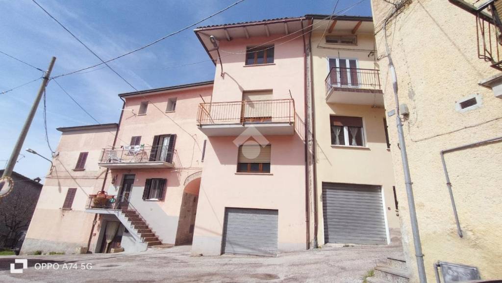 Casa Indipendente in vendita a Gualdo Tadino frazione Vaccara, 15