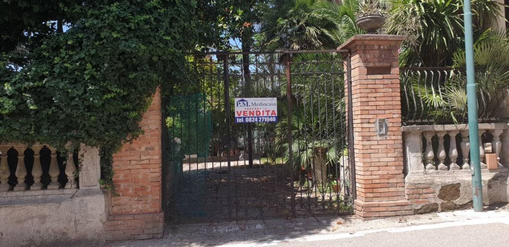 Casa Indipendente in vendita a Ceppaloni via Roma, 20