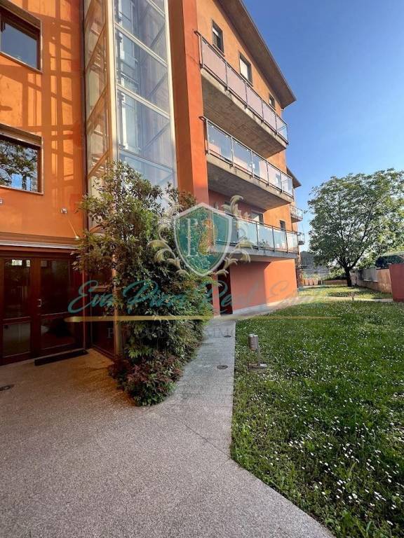 Appartamento in vendita a Lodi lazzaro Palazzo