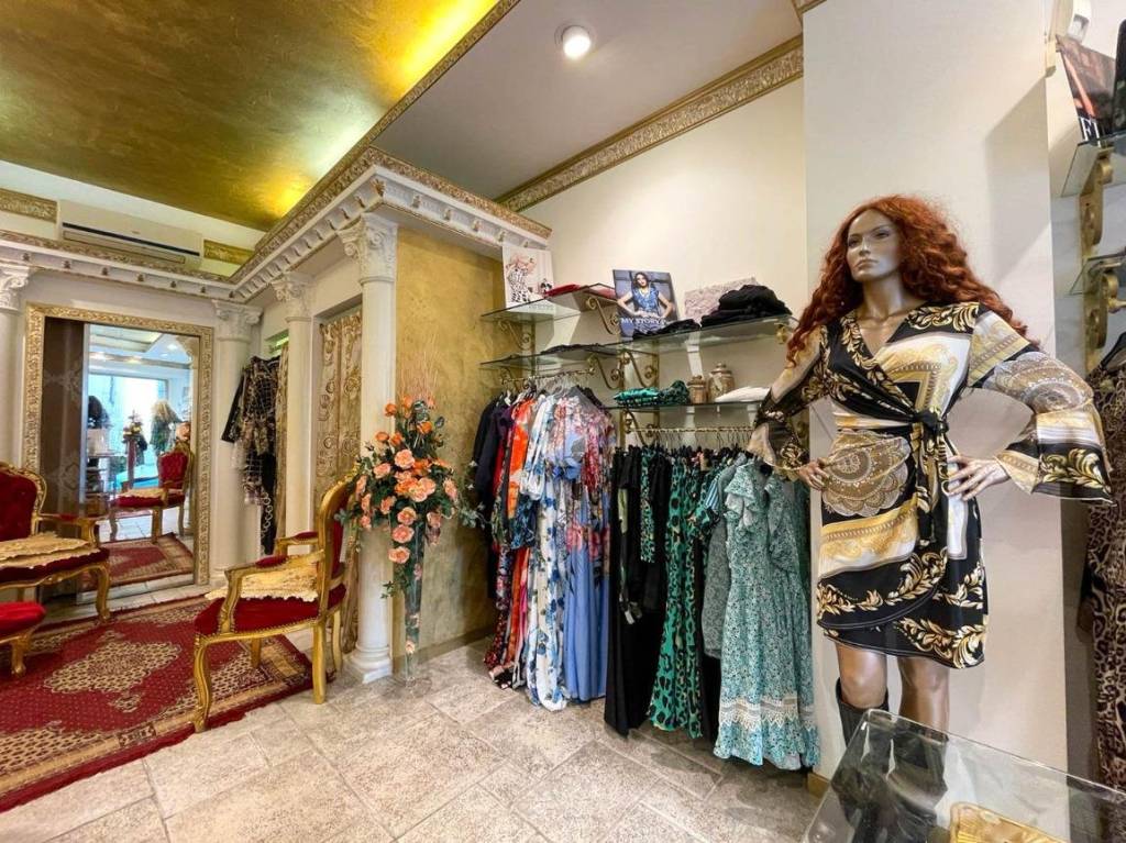 Abbigliamento in vendita a Desenzano del Garda via Roma, 24
