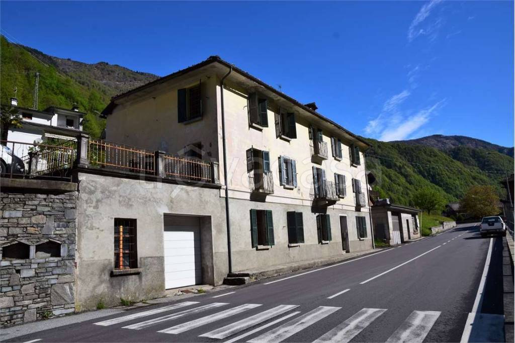 Casa Indipendente in vendita a Calasca-Castiglione località Gurva, 10