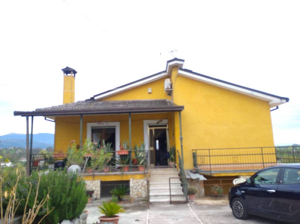 Casa Indipendente in vendita ad Arce via Frasi, 63