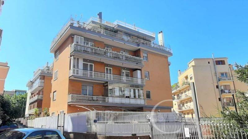 Appartamento in vendita a Roma via Aurelia, 670
