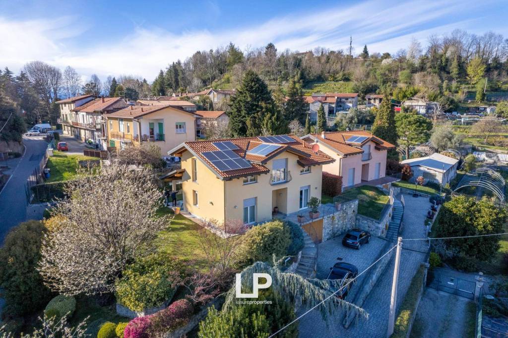 Villa in vendita a Laveno-Mombello via Giuseppe Verdi, 64