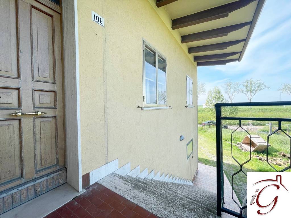 Villa Bifamiliare in vendita a Bondeno via Provinciale, 106