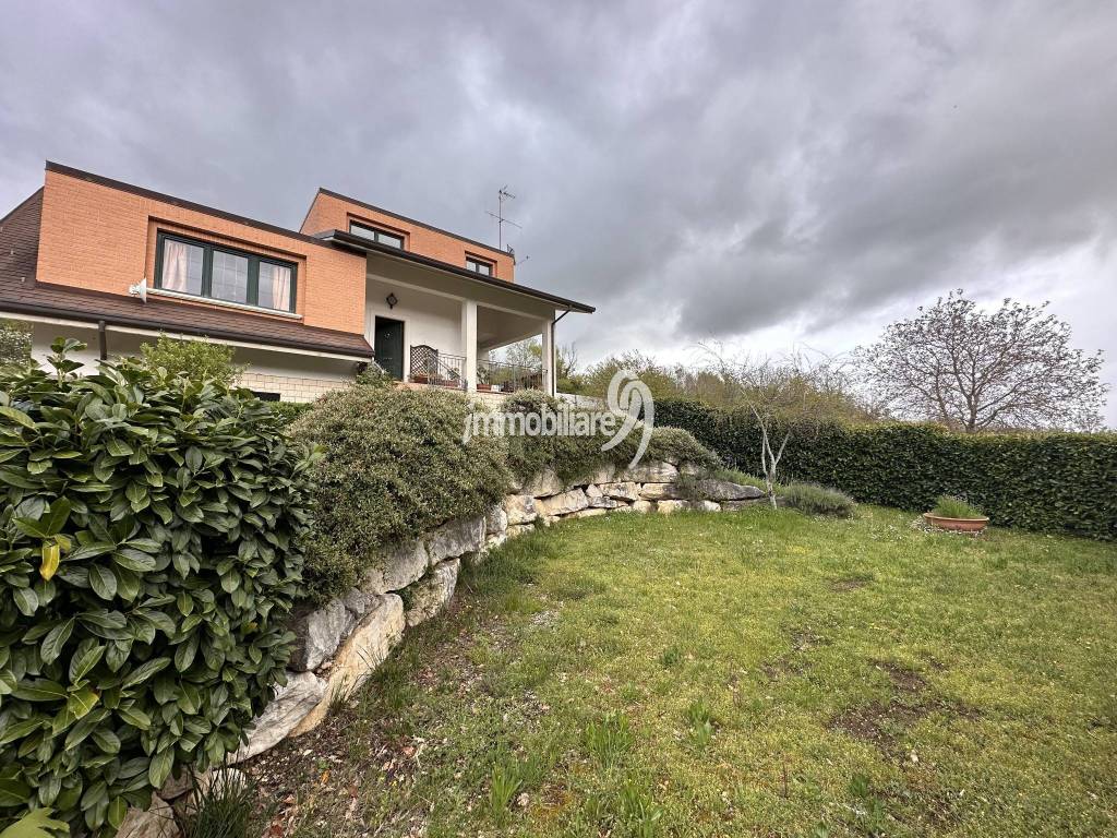 Villa in vendita a Scoppito via Valle Partina