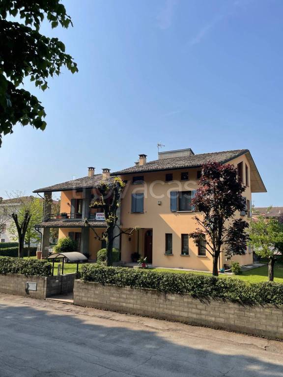 Villa Bifamiliare in in vendita da privato a Soragna viale 1 Maggio, 16