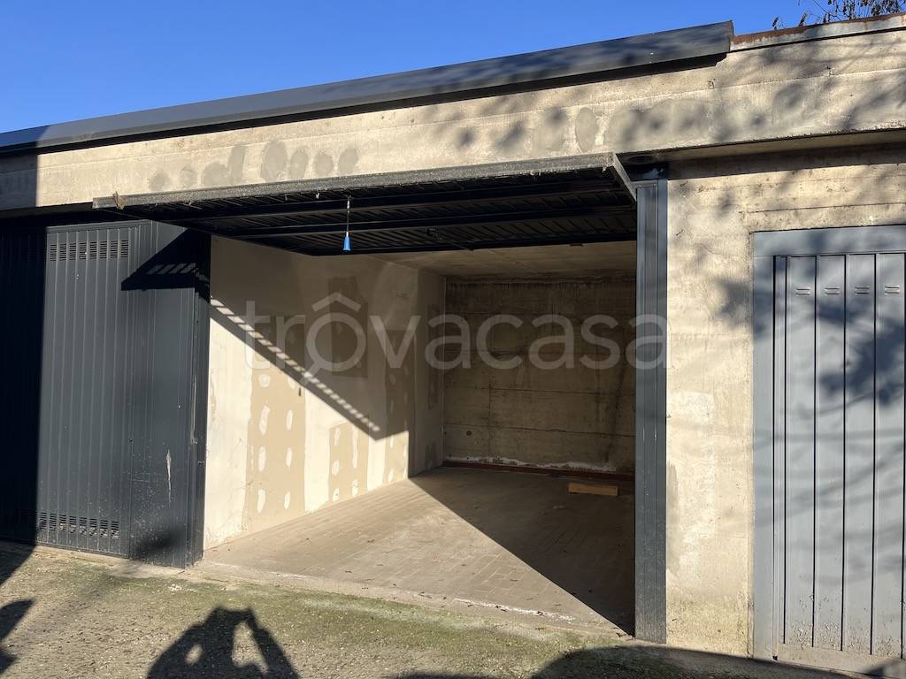 Garage in vendita a Buccinasco via Vittorio Emanuele ii, 10