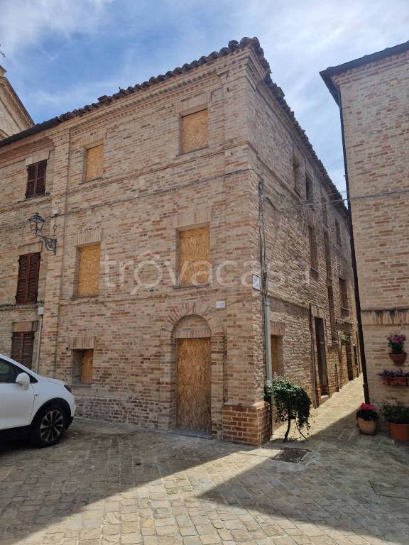 Casa Indipendente in in vendita da privato a Monte Vidon Corrado piazza della Vittoria, 13