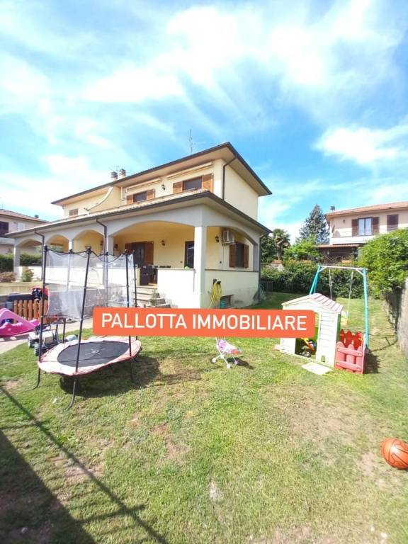 Villa Bifamiliare in vendita a Capodimonte via del Lavoro