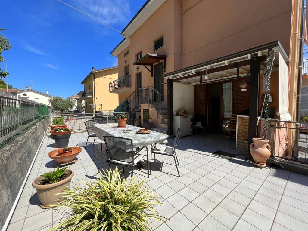 Villa Bifamiliare in vendita a Vallefoglia corso 21 Gennaio
