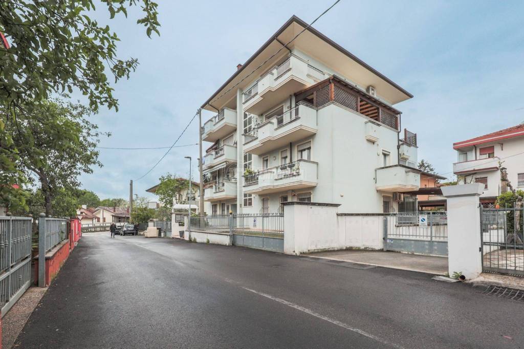 Appartamento in vendita a Riccione viale Bagno di Romagna