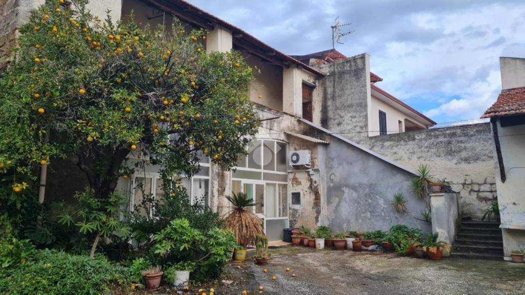 Casa Indipendente in vendita a Portico di Caserta corso Vittoria, 156