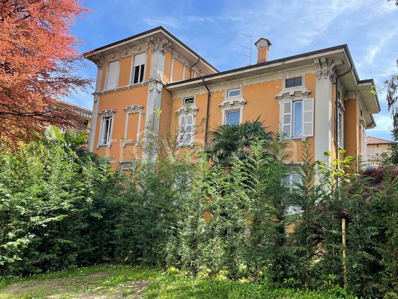 Villa in vendita a Besozzo via Roma, 17