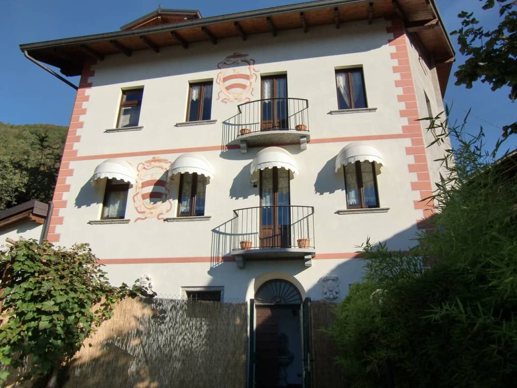 Villa in vendita a Varallo regione Arboerio, 29