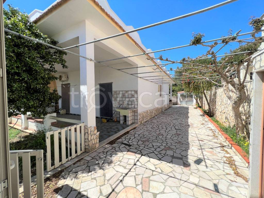 Villa Bifamiliare in vendita a Manduria via dei Garofani