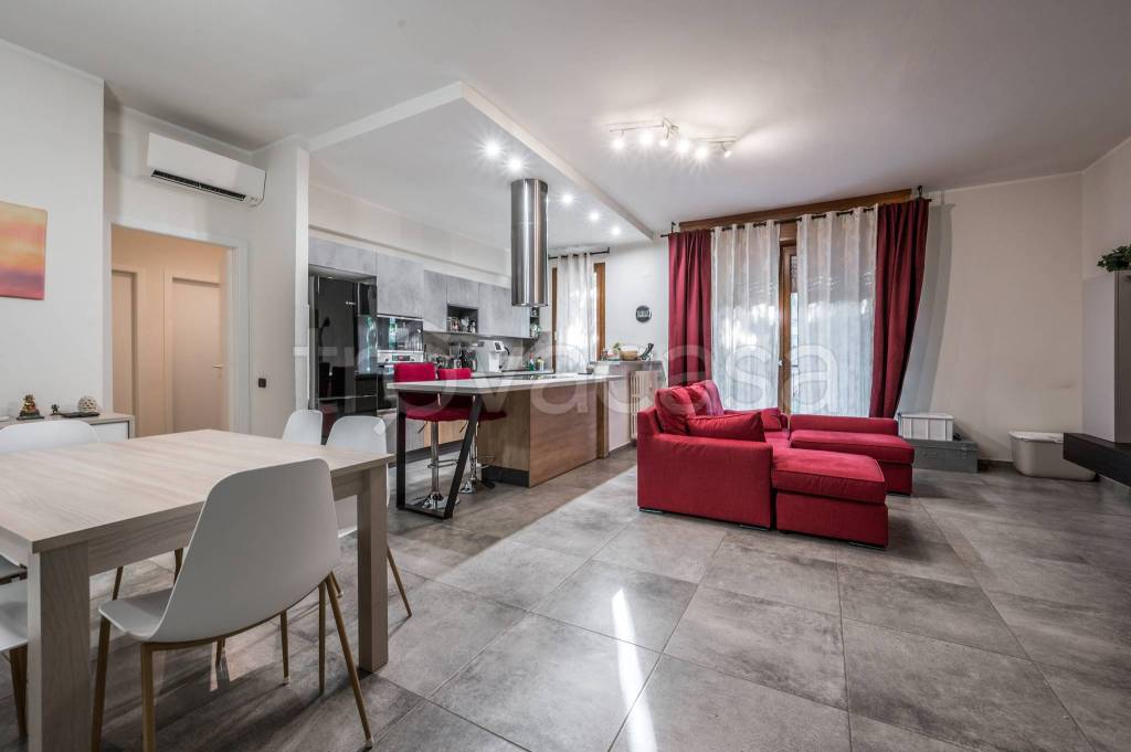 Appartamento in vendita a Reggio nell'Emilia via Makallè