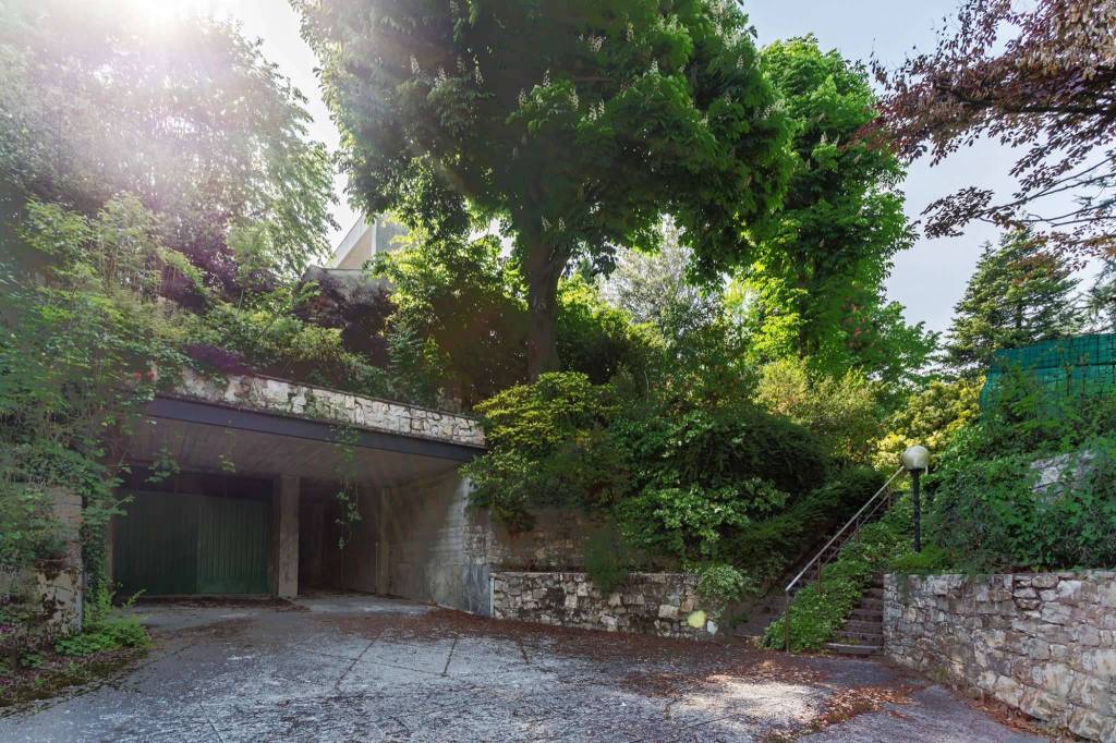 Villa Bifamiliare in vendita a Monticello Brianza via europa 24