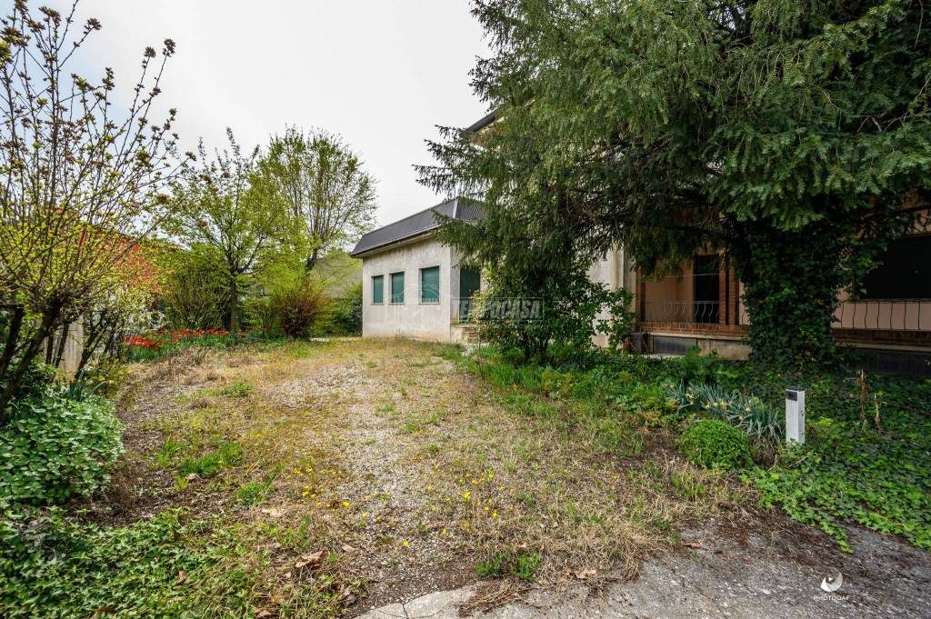 Villa Bifamiliare in vendita a Chiari via Santissima Trinità