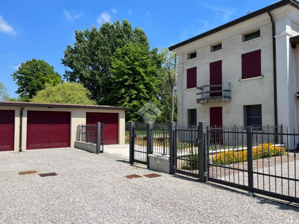 Villa a Schiera in vendita a Ferrara via Pioppa, 345