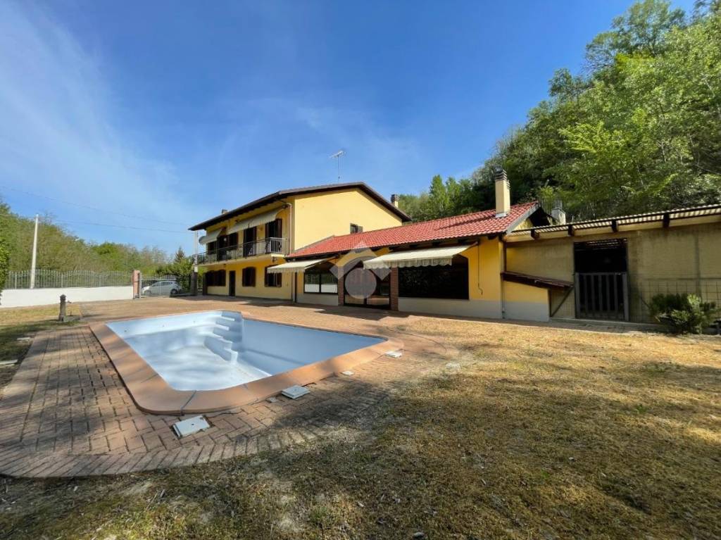Villa in vendita a Cassinasco regione Penenghi, 101