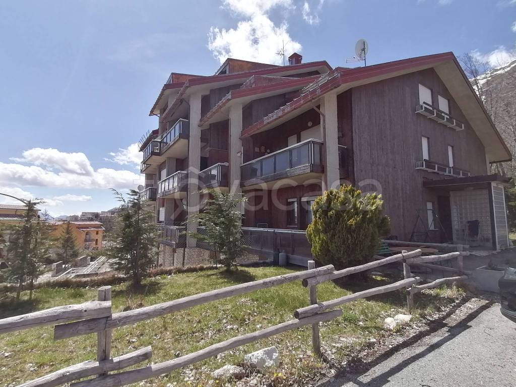 Appartamento in vendita a Rocca di Cambio via Sicinto, 20